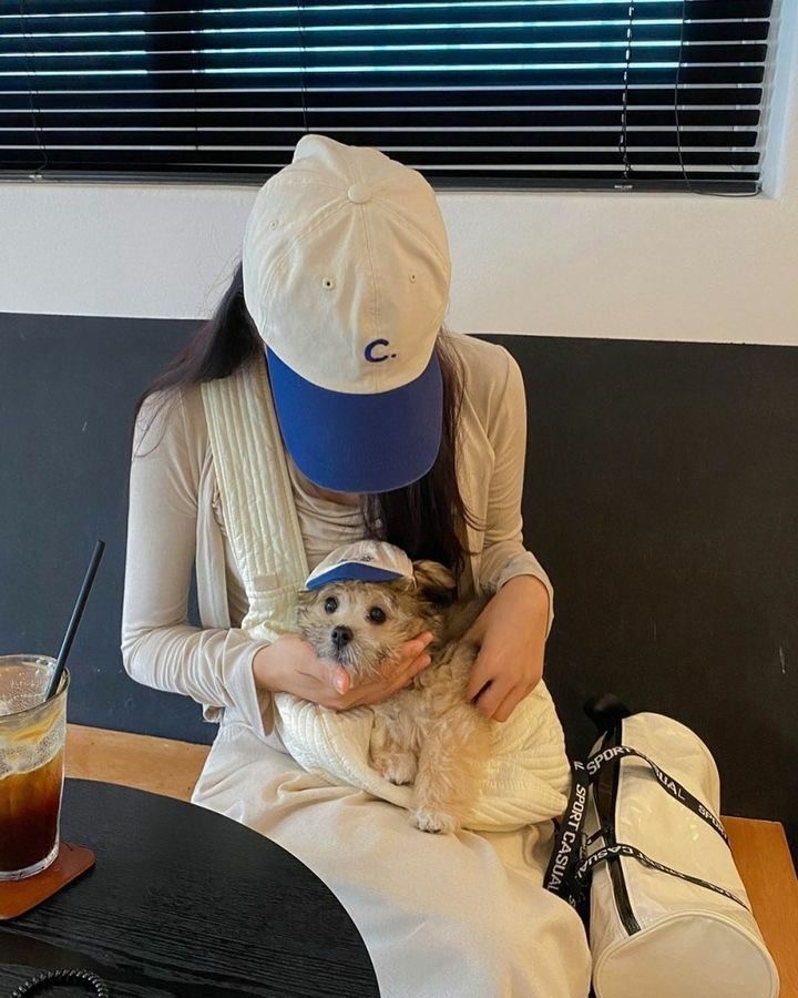 愛犬との写真、どう撮る?顔出しなしでも映えるポーズ集